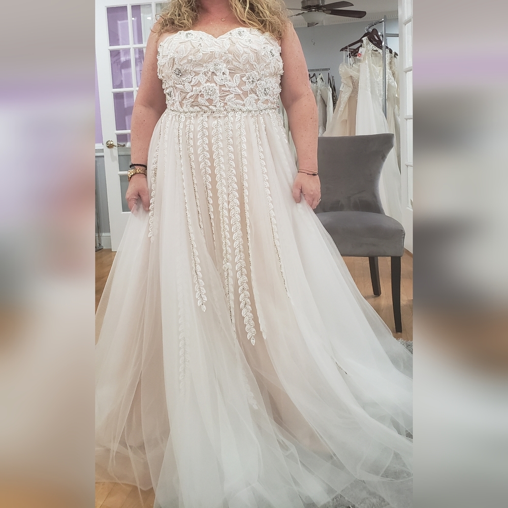 Beautiful Wedding Dress - Need sold asap to purchase another